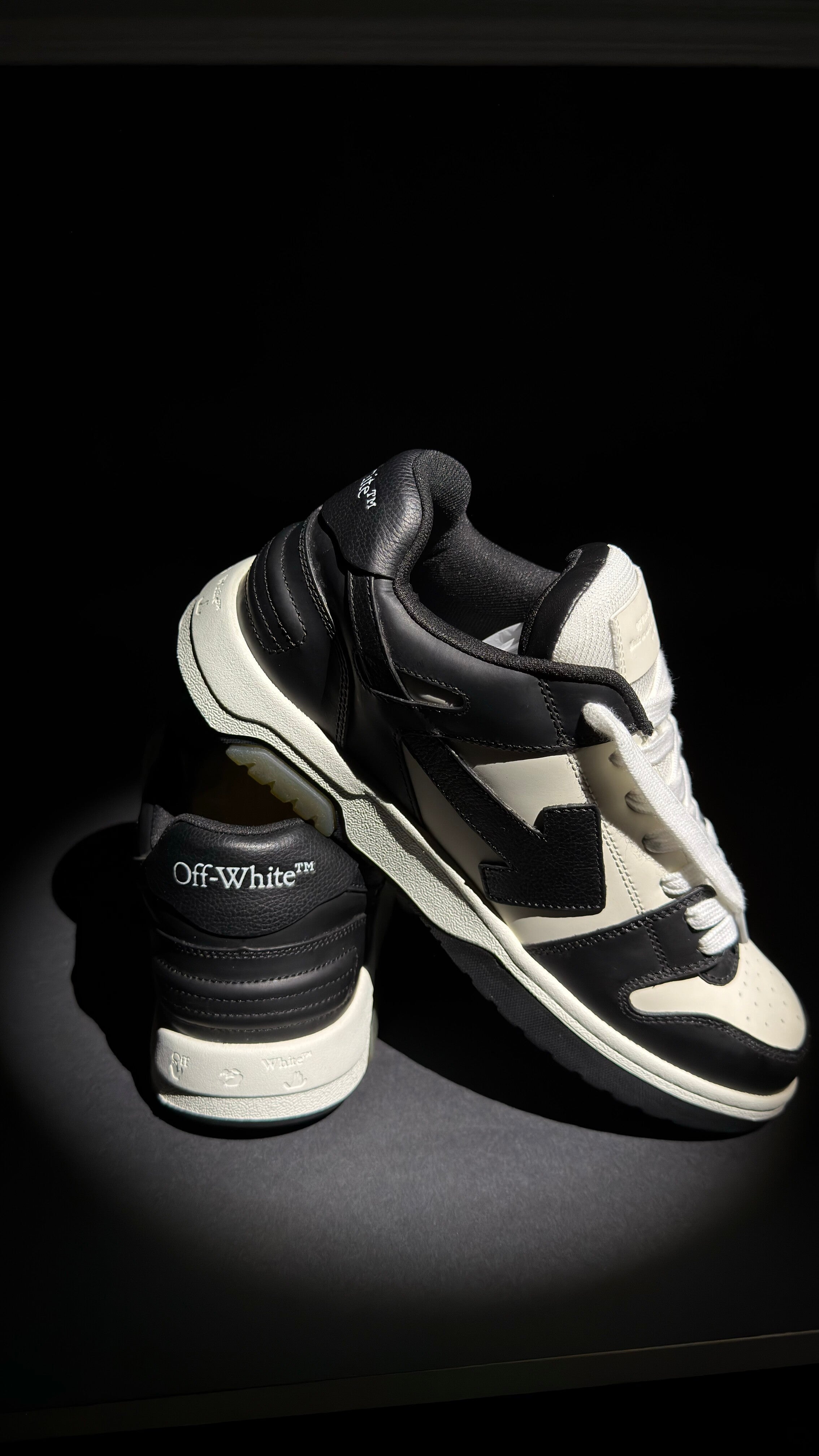 Off-White Out of Office Black